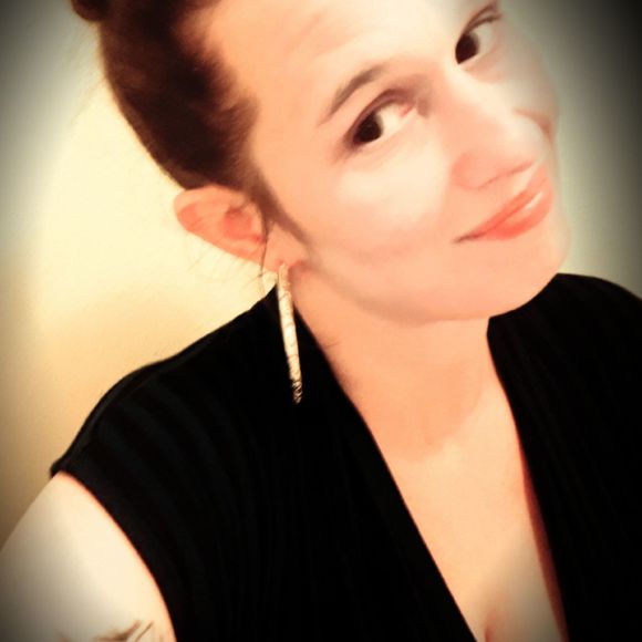 Meet your Posher, Courtney - Picture 1 of 1